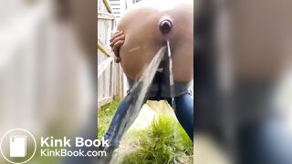 wide ass girl shit a fat turd