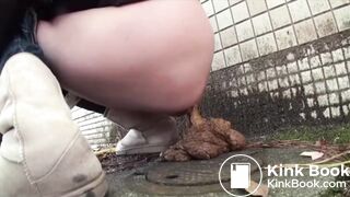 Beautiful Japanese girl poop so much outside