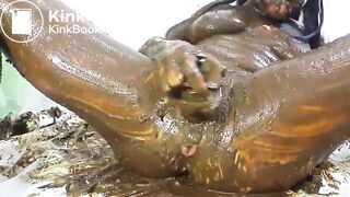 Stuffing pussy with scat