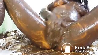 Stuffing pussy with scat