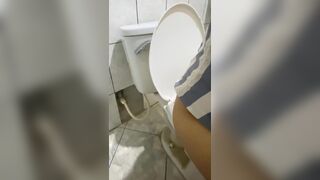 Girl Toilet Fart