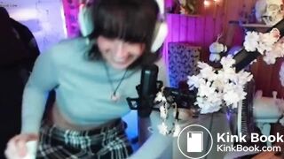 Streamer shits herself in stream