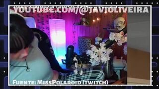 Spanish streamer shits live on Twitch