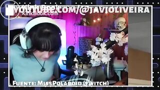 Spanish streamer shits live on Twitch