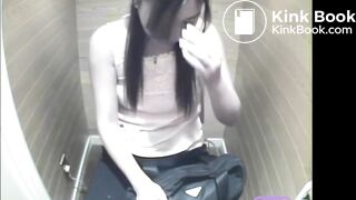 GH E8 01 Shameful and abominable women acts caught on porn in public toilet