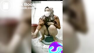 Indonesian hijabi girl shitting rapidly