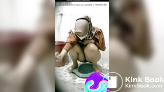 Indonesian hijabi girl shitting rapidly