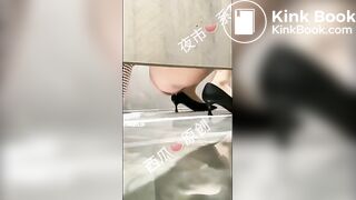 PEEPING AT CHINESE GIRLS USING THE RESTROOM.video-085