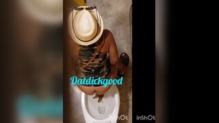 Myeish shitting without panties on