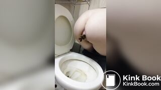 Girl pooping - video 672