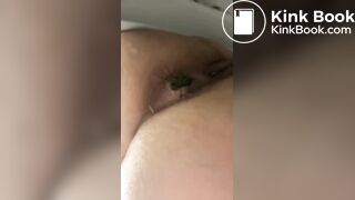 Girl pooping - video 657