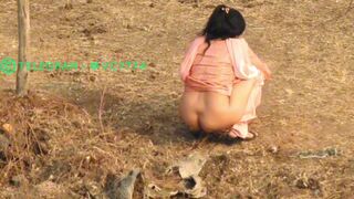 Hot desi girl shitting