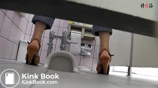 PEEPING AT CHINESE GIRLS USING THE RESTROOM.video-061