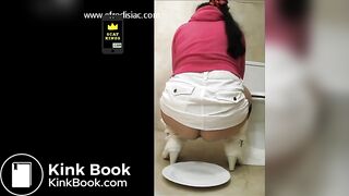 Girl pooping - video 631