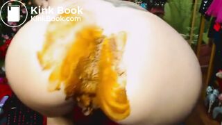 Milf fisting her shitter