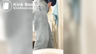 Girl pooping - video 686