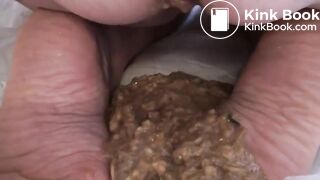Girl pooping - video 645