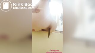 Girl pooping - video 629