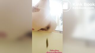 Girl pooping - video 629