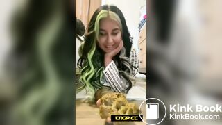 DROP-DEAD GORGEOUS GODDESS GETS CREATIVE WITH HER POOPS