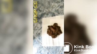 Girl pooping - video 559