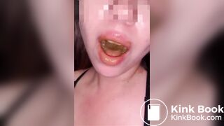 Kardashían eats poop