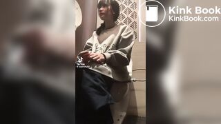 Chinese girl pooping selfie