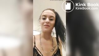 Linda adolescente mijando e cagando