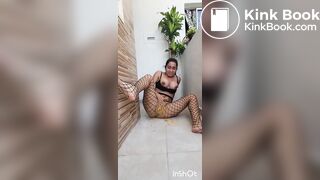 Colombian girl masturbating and pooping