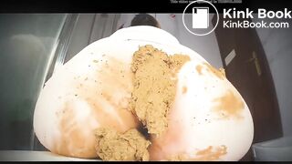 Big ass girl shits and smears on toilet