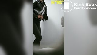 Girl poop 4 - video 6