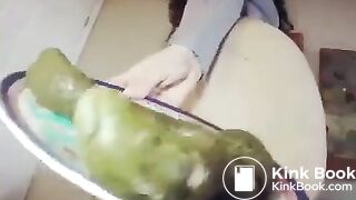 Pawg pooping on a plate - video 2