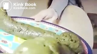Pawg pooping on a plate - video 2