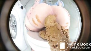 Girl pooping - video 576