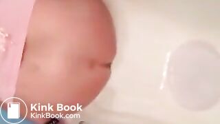 Girl pooping - video 643