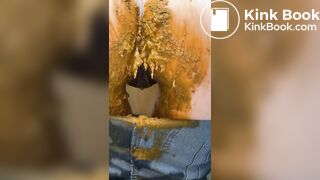 she smears shit in her jeans