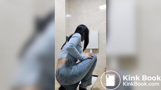 美女牛仔裤兜