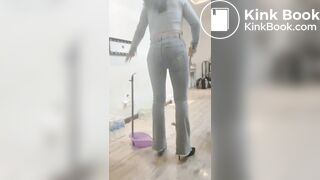 美女牛仔裤兜