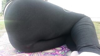 Ragazza italiana curv si fa la cacca addosso