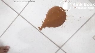 Gostosa brasileira cagando 13