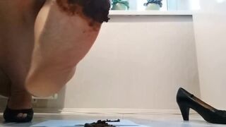 SEXY FEET WITH FECES