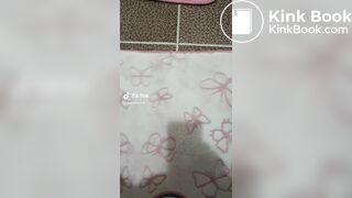 tiktok poop - video 6