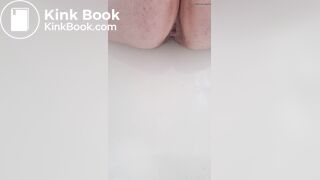 Quick shit in bathtub
