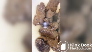 Front view pooping - video 2