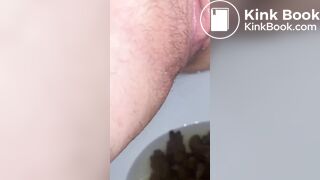 Front view pooping - video 2