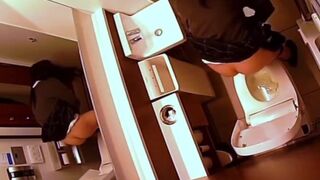 Uncensored toilet voyeur, nice close ups