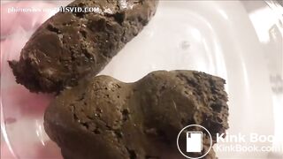 girl with small hemorroids pooping compilation