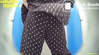 Girl poop - video 160