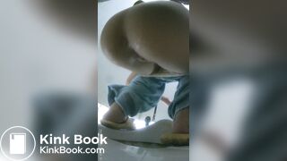 Chinese girl toilet poop