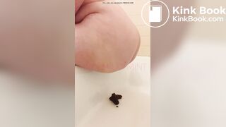 Girl pooping - video 518